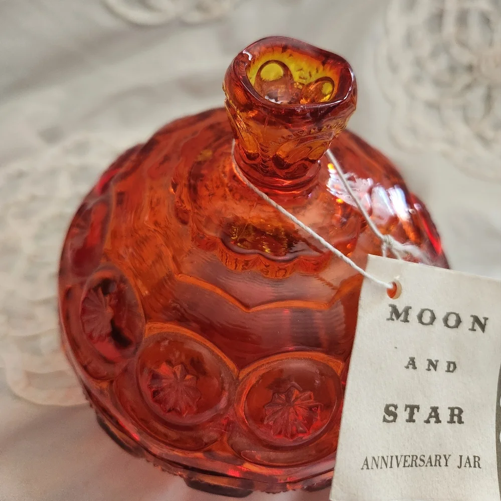 L E Smith Moon & Stars Amberina Candy Dish with Lid - Picture 8 of 10